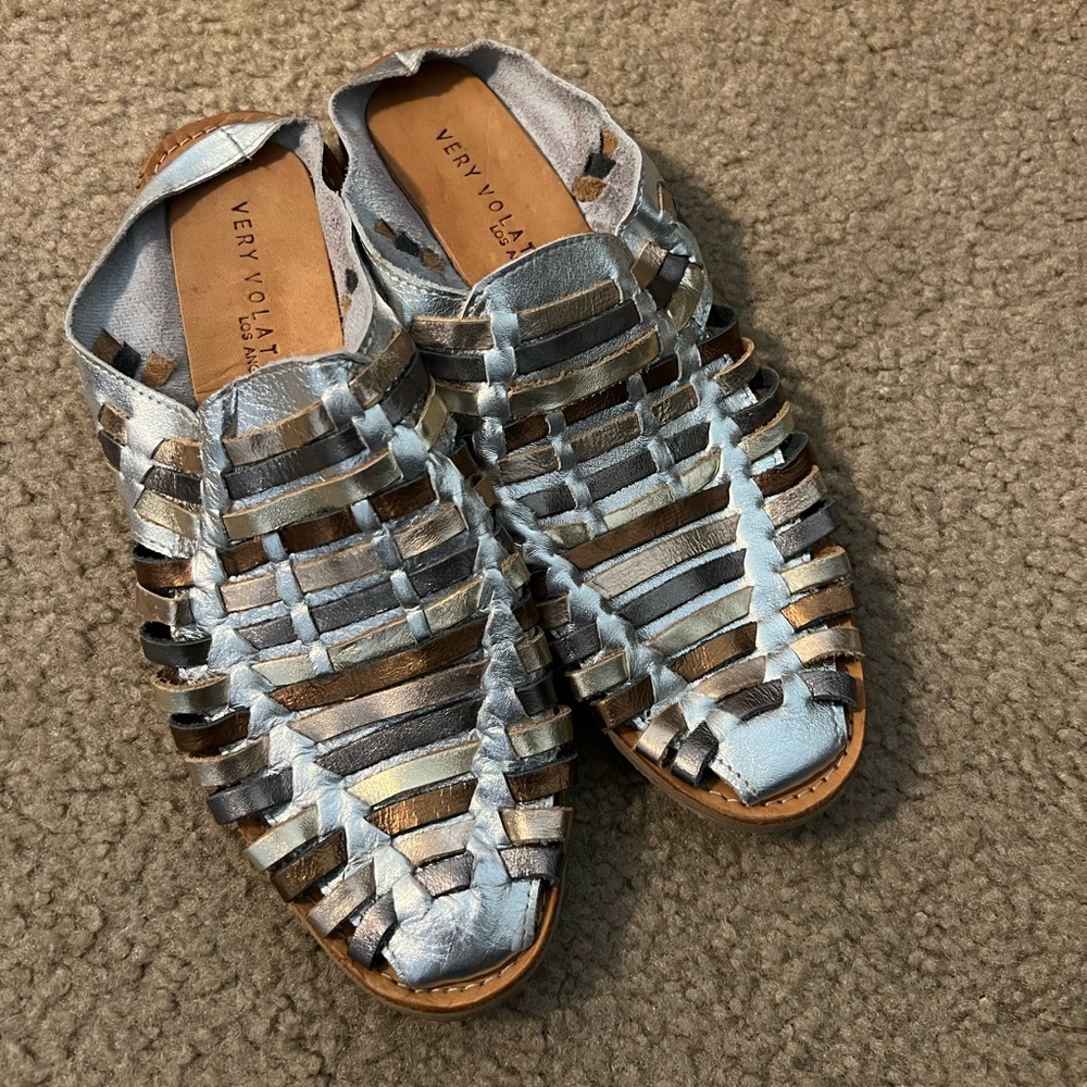 Silver/gold leather slides